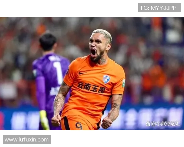 中超赛场再现争议行为引发球迷热议各方观点激烈碰撞 中超赛场再现争议行为引发球迷热议各方观点激烈碰撞